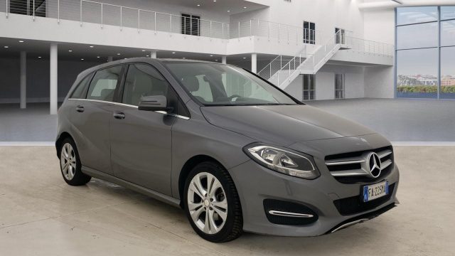 MERCEDES-BENZ B 220 usata, con Luci diurne LED