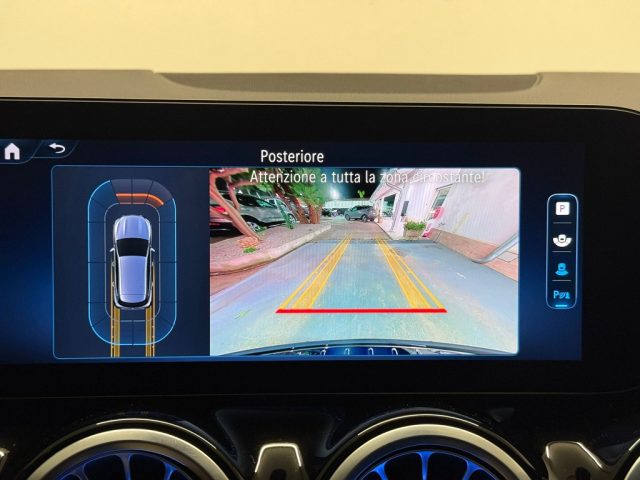 MERCEDES-BENZ GLA 200 usata, con Fari LED