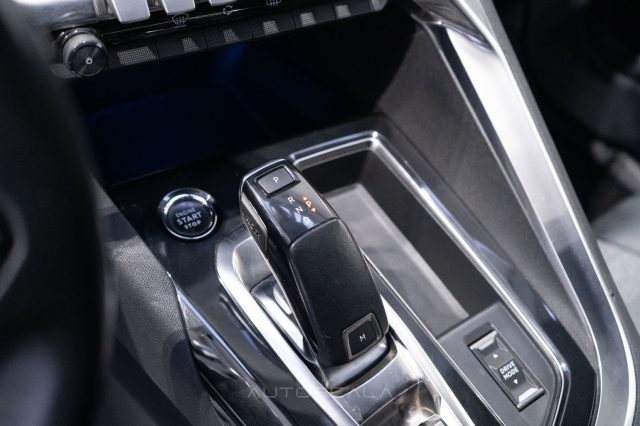 PEUGEOT 3008 usata, con Volante multifunzione