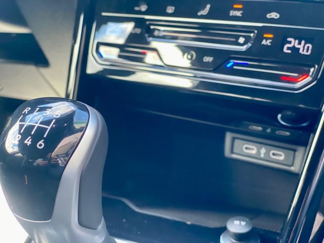VOLKSWAGEN T-Roc usata, con Autoradio digitale
