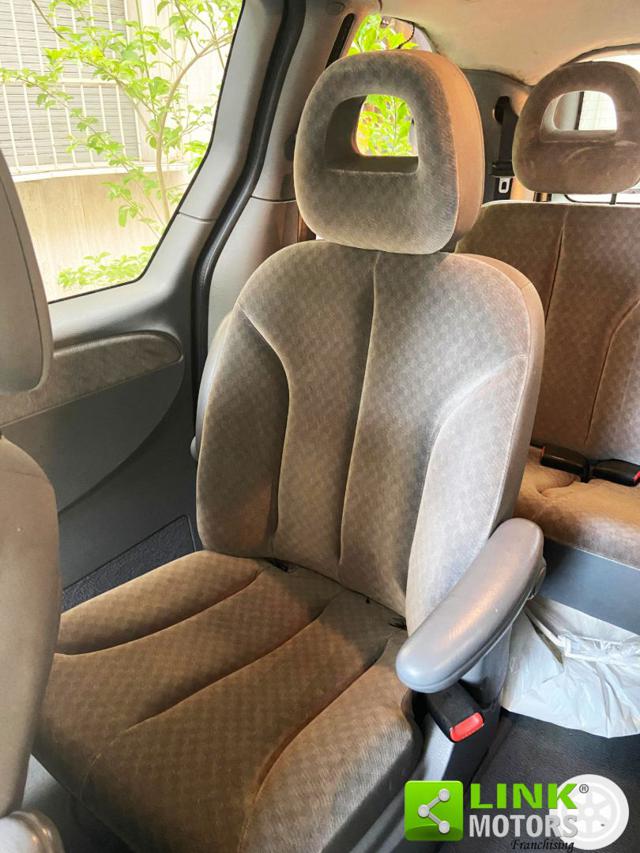 CHRYSLER Voyager usata, con Specchietti laterali elettrici