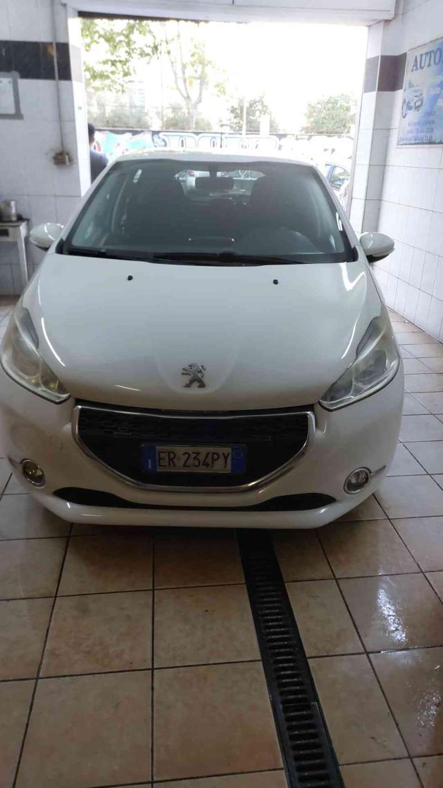 PEUGEOT 208 usata, con Autoradio