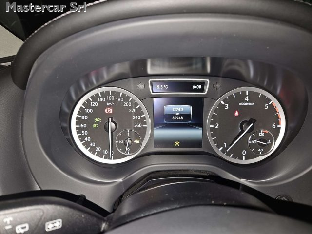 INFINITI Q30 usata, con USB