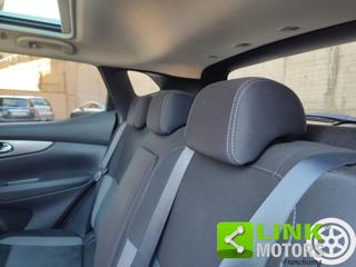 NISSAN Qashqai usata, con Fari LED