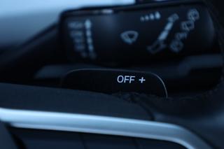 VOLKSWAGEN Golf usata, con Airbag testa