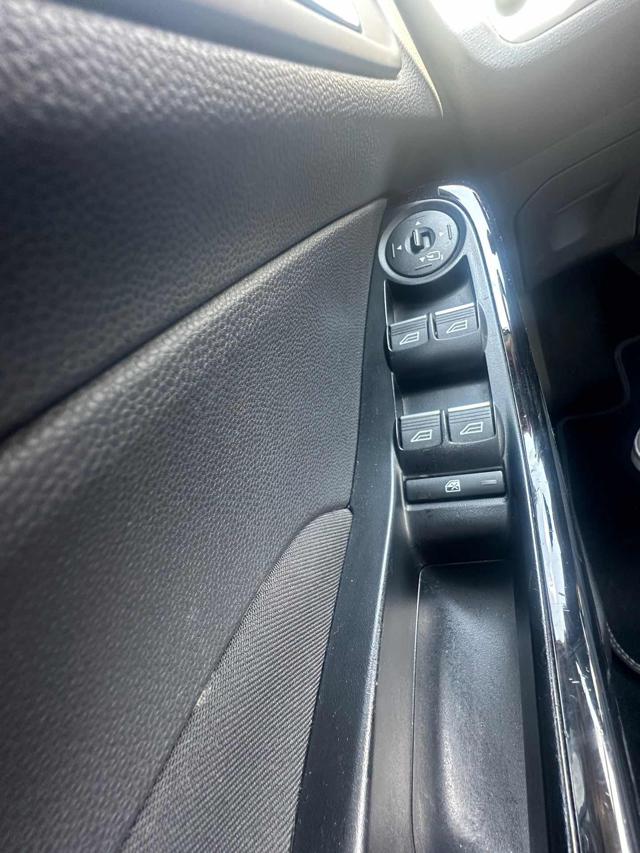 FORD Fiesta usata, con Specchietti laterali elettrici