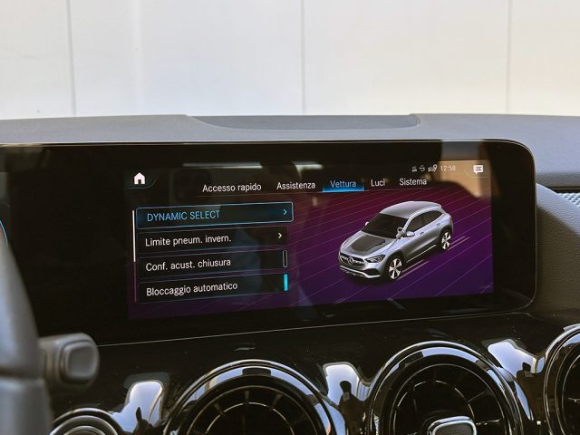 MERCEDES-BENZ GLA 200 usata, con Touch screen