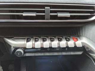 PEUGEOT 3008 usata, con Sistema di navigazione