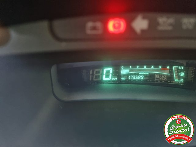 TOYOTA Yaris usata, con Autoradio