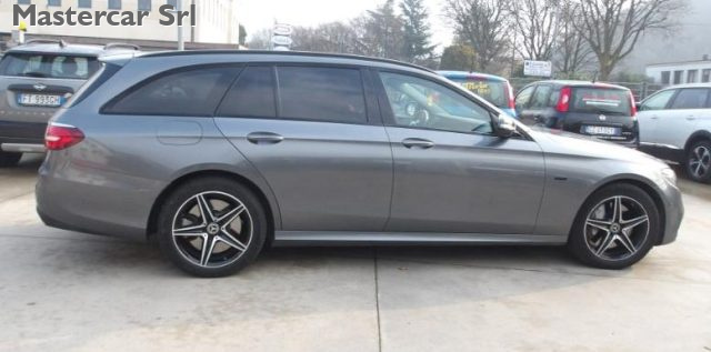 MERCEDES-BENZ E 300 usata, con Alzacristalli elettrici