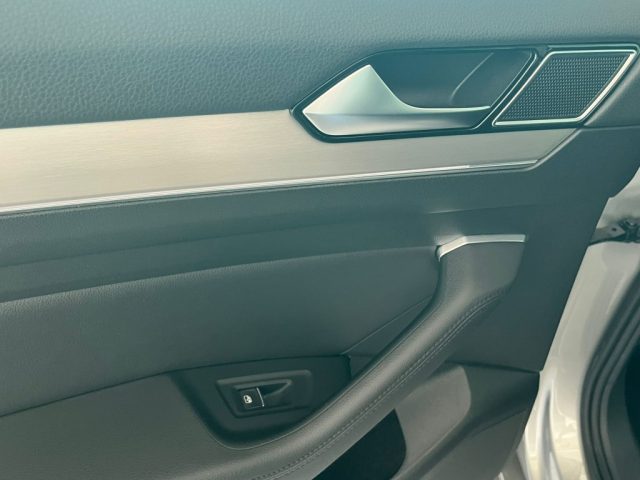 VOLKSWAGEN Passat Variant usata, con Bracciolo