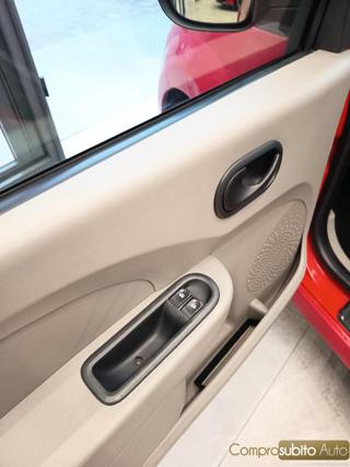 RENAULT Twingo usata 17