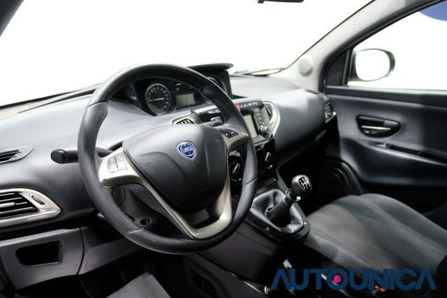 LANCIA Ypsilon usata, con Autoradio