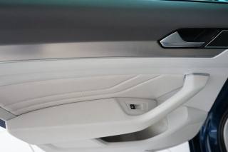 VOLKSWAGEN Passat Variant usata, con Sensori di parcheggio anteriori