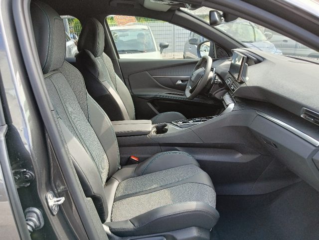 PEUGEOT 5008 usata, con Volante in pelle