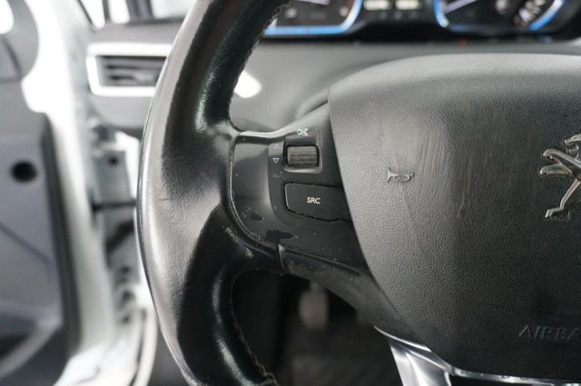 PEUGEOT 2008 usata, con Luci diurne LED
