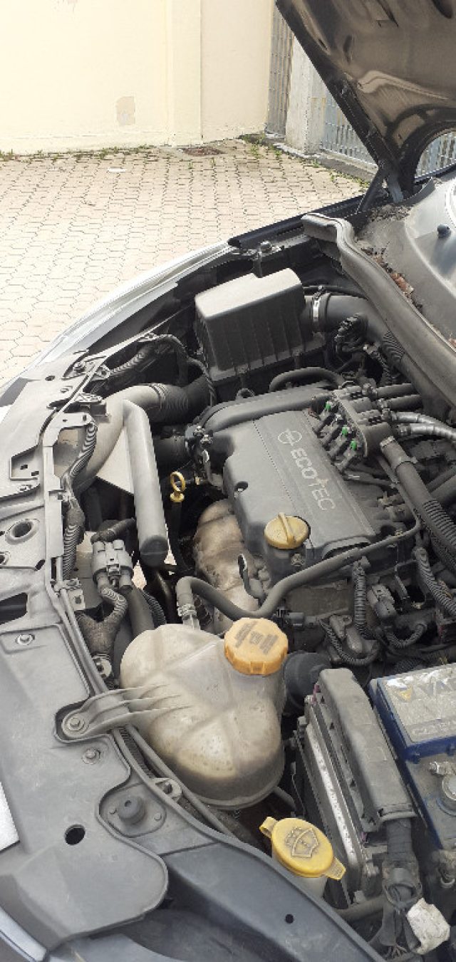 OPEL Corsa usata, con Airbag laterali