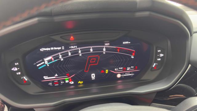 LAMBORGHINI Urus usata, con Park Distance Control