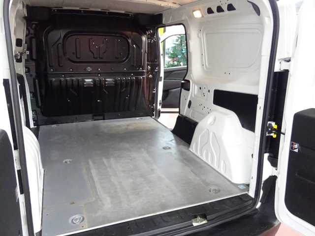 FIAT Doblo usata, con Park Distance Control