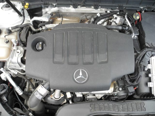 MERCEDES-BENZ GLB 200 usata 103