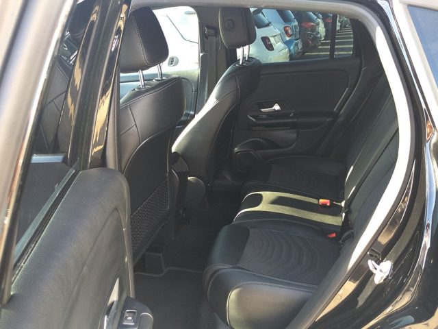 MERCEDES-BENZ GLA 250 usata, con Touch screen