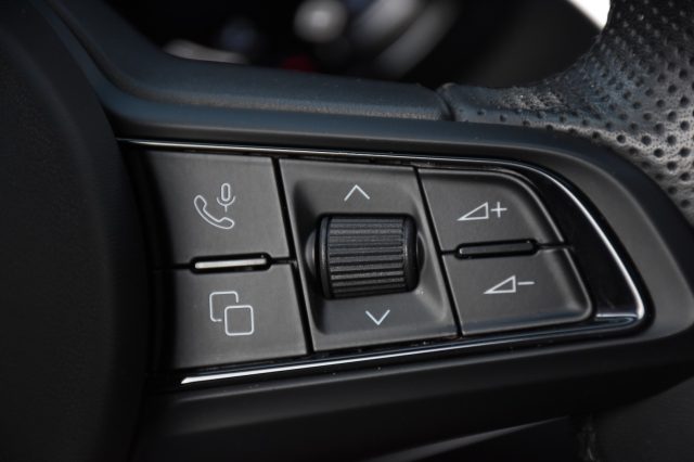 ALFA ROMEO Stelvio usata, con Autoradio digitale