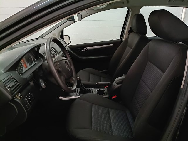 MERCEDES-BENZ B 180 usata, con Portellone posteriore elettrico
