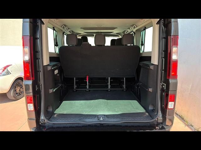 RENAULT Trafic usata, con Gancio traino