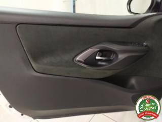 TOYOTA Yaris usata, con Autoradio digitale