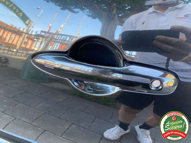 TOYOTA Yaris usata, con Sedili riscaldati