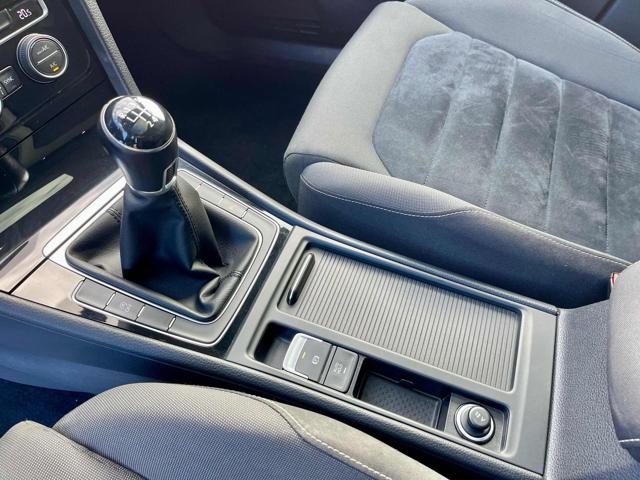 VOLKSWAGEN Golf usata, con USB