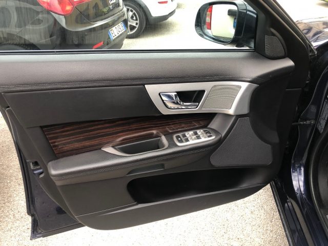 JAGUAR XF usata, con Fari Xenon