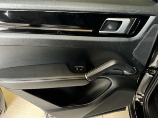 PORSCHE Cayenne usata, con MP3