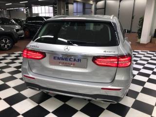 MERCEDES-BENZ E 220 usata, con Fari LED