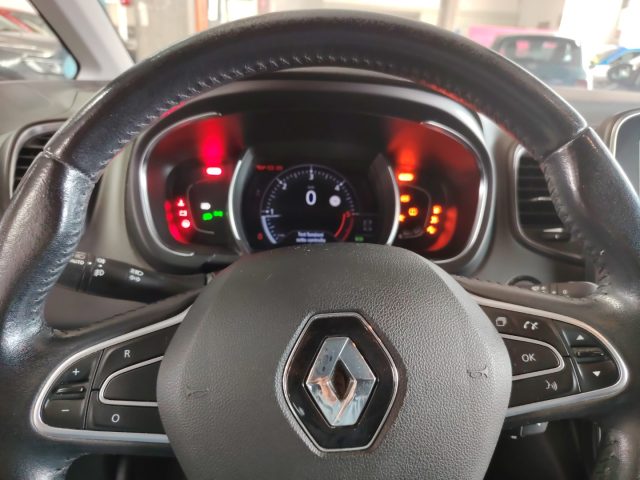 RENAULT Scenic usata, con Sensori di parcheggio posteriori