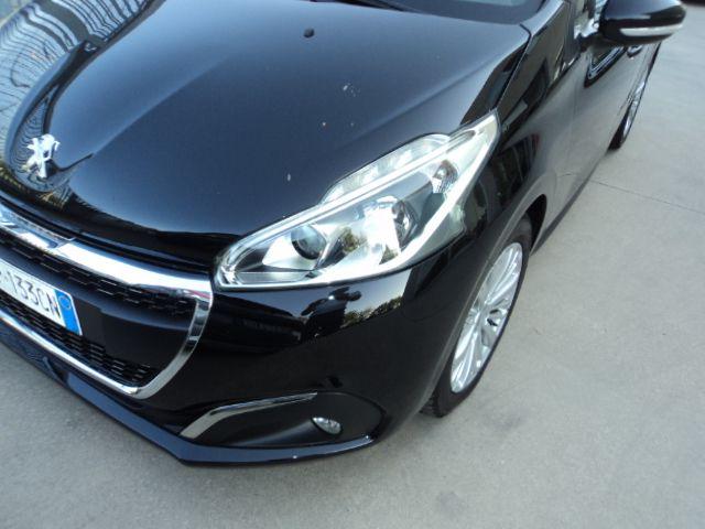 PEUGEOT 208 usata, con Airbag