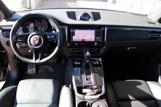 PORSCHE Macan usata, con Park Distance Control