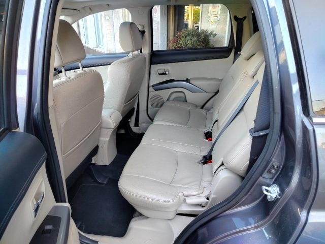 MITSUBISHI Outlander usata, con Autoradio