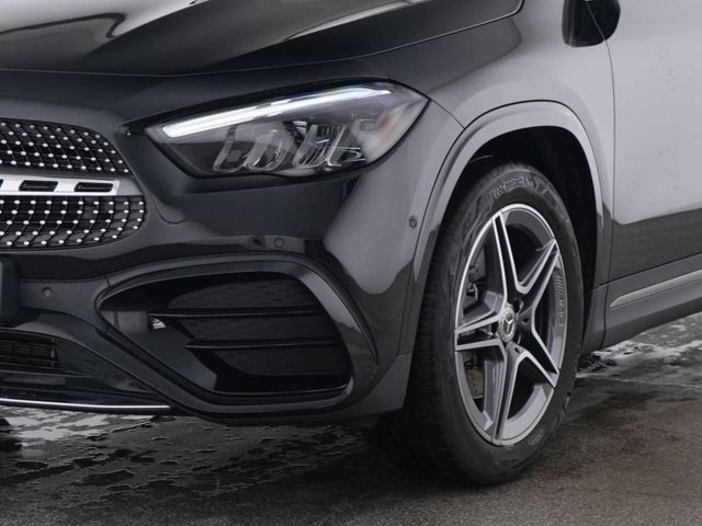 MERCEDES-BENZ GLA 180 usata, con Airbag