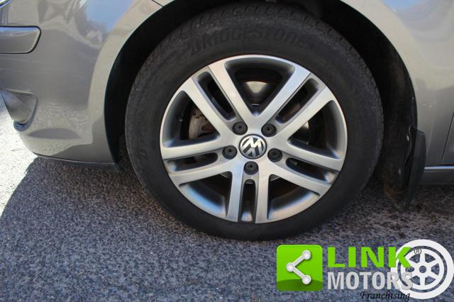 VOLKSWAGEN Touran usata, con Autoradio