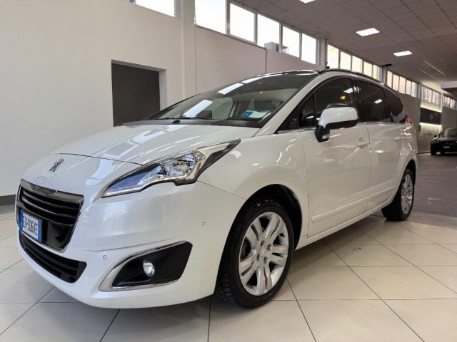 PEUGEOT 5008 usata, con Luci diurne LED