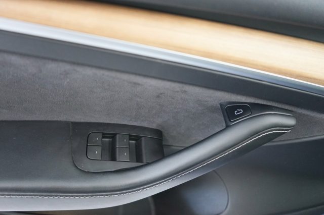 TESLA Model 3 usata, con Riconoscimento dei segnali stradali