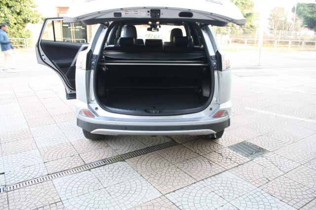 TOYOTA RAV 4 MY23 usata, con Sensori di parcheggio anteriori