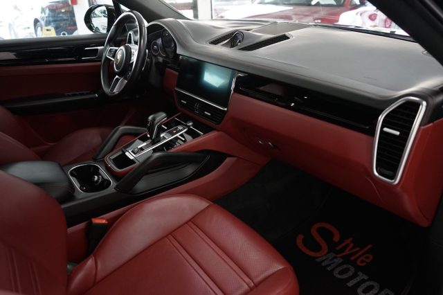 PORSCHE Cayenne usata, con Autoradio