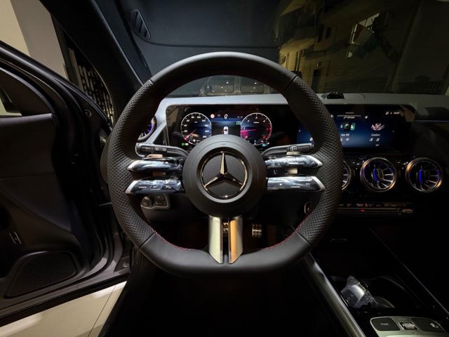 MERCEDES-BENZ GLA 200 usata, con Telecamera per parcheggio assistito