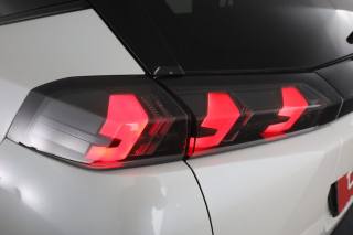 PEUGEOT 2008 usata 9