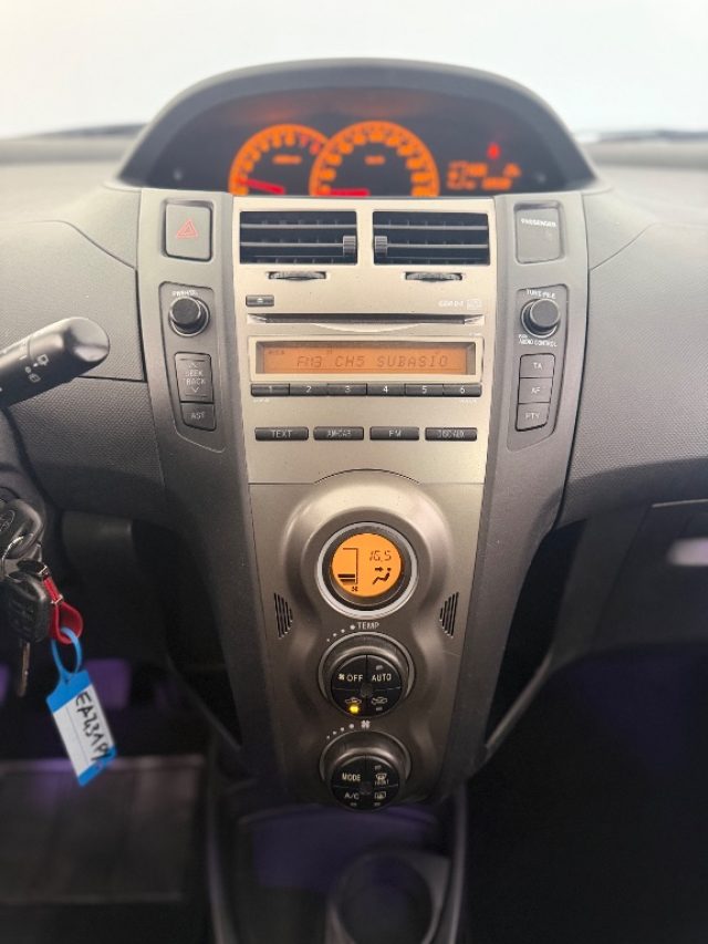 TOYOTA Yaris usata 16