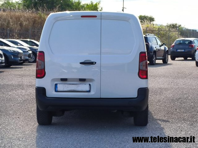 OPEL Combo usata, con Autoradio digitale