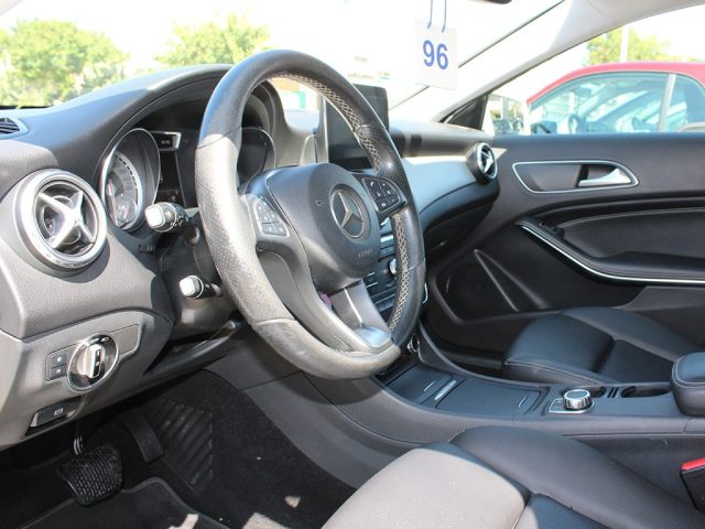 MERCEDES-BENZ GLA 200 usata, con Controllo automatico clima