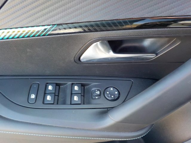PEUGEOT 2008 usata, con Controllo automatico clima